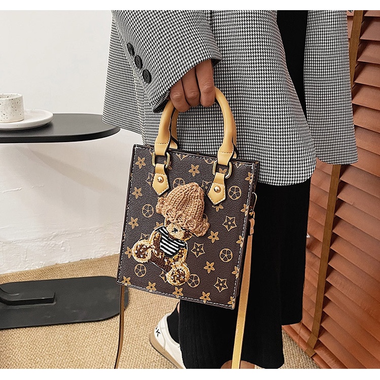 Túi xách nữ đeo chéo gấu xinh nổi bật cực cá tính Capucha T225