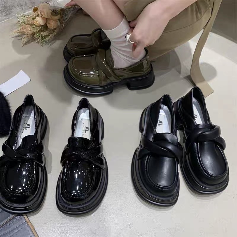 Giày Độn Đế Quai Chéo