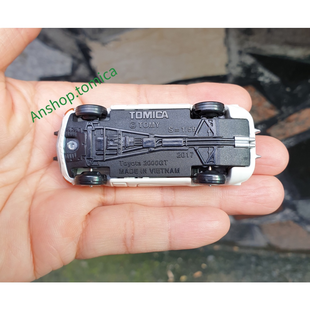 Mô hình siêu xe premium màu trắng mở được cửa Toyota 2000GT tomica Nhật Bản No27