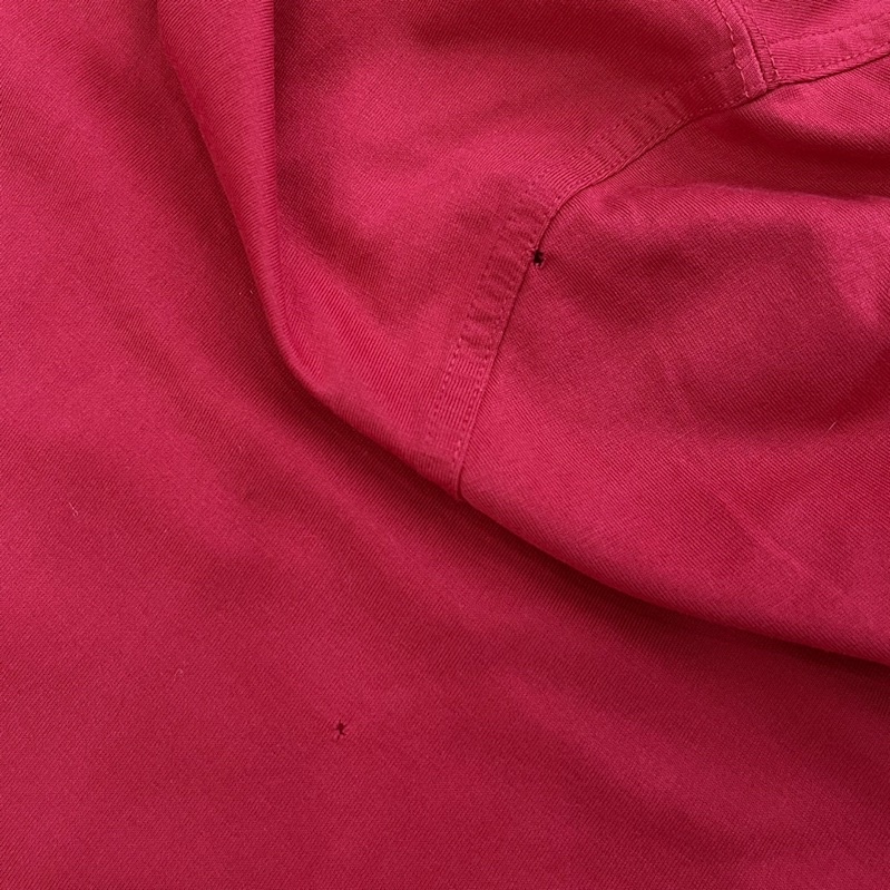 Áo thun Burberry đỏ size M