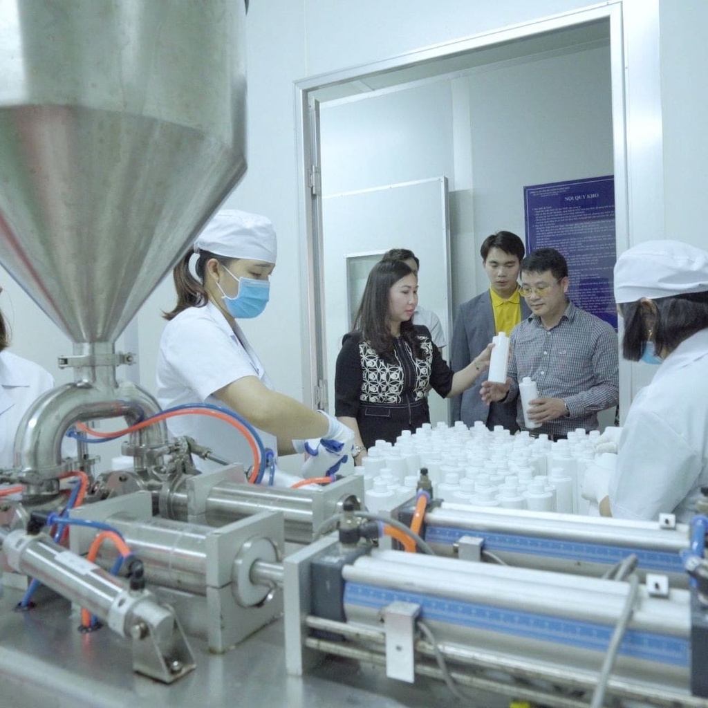 Tinh dầu treo xe ô tô nguyên chất 100% Mộc Nhiên Hương giúp thơm xe, khử mùi, chống say xe, thay thế nước hoa hiệu quả