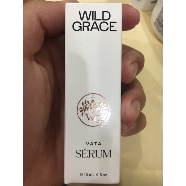 VATA Serum - Replenish - WILD GRACE Làm sạch da và lau khô. Nhỏ 3-6 giọt serum VATA vào đầu ngón tay và chấm