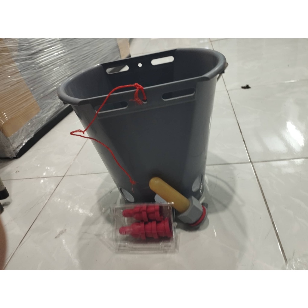 Bình cho dê con bú sữa 5 núm 8 lít - Đức