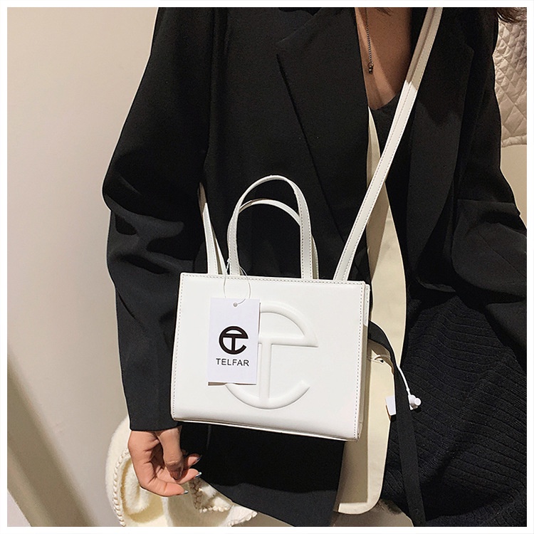 Túi Xách Đeo Vai Hình Chữ T Hoạ Tiết Chữ Dập Nổi Phong Cách Vintage