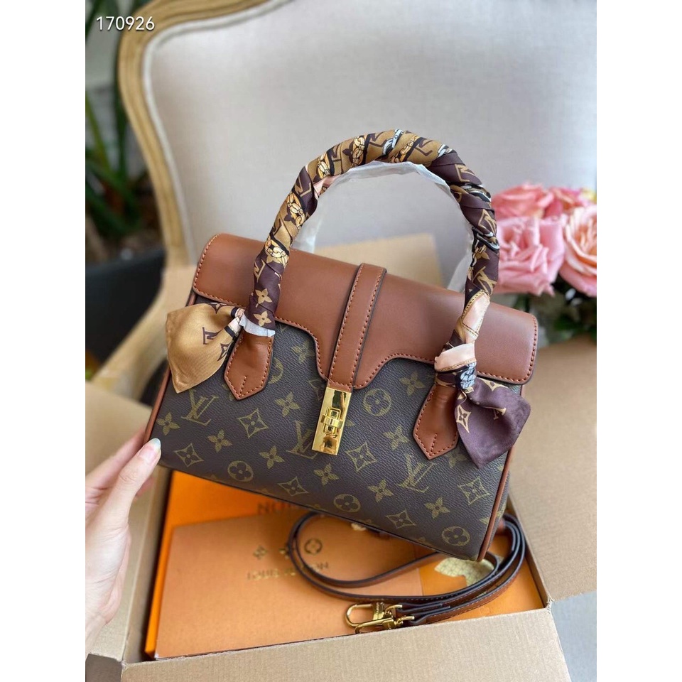 Túi Đeo chéo size 23 Cm Hàng cao cấp full box nguyên siu tặng kèm khăn