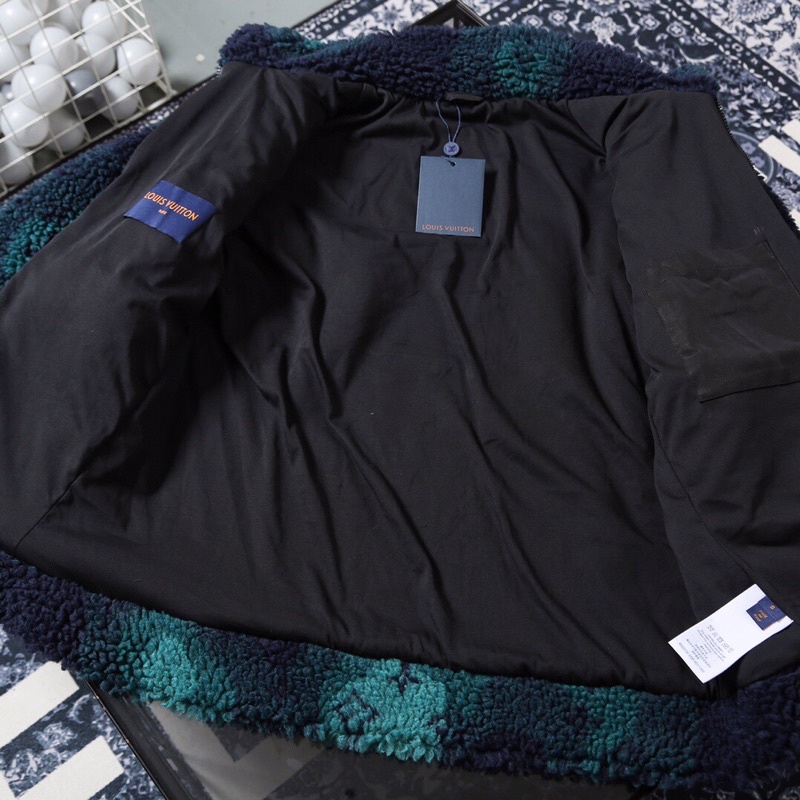 Áo khoác lông cừu hoạ tiết rằn ri màu xanh phong cách Louis Vuitton LV cao cấp 2022