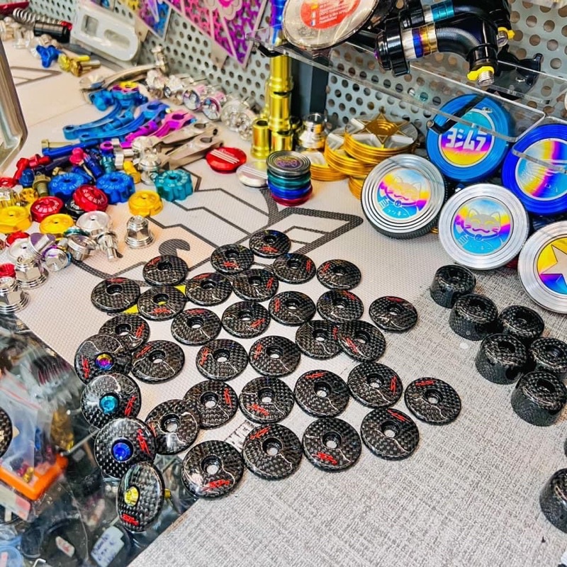 Ốc Đậy Chân Kính Sh 125, Sh 150, Sh 300 Carbon  Xịn Sò Kèm Ốc Gắn - Giá 1 Con - Đồ Chơi Xe Sh