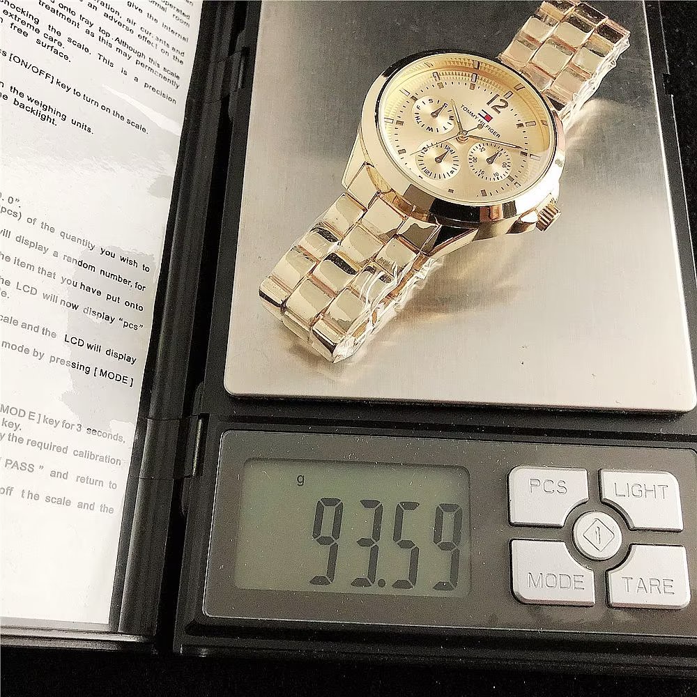 Đồng Hồ Đeo Tay Tommy Hilfiger Mặt Tròn Đính Đá Thời Trang Cho Cặp Đôi