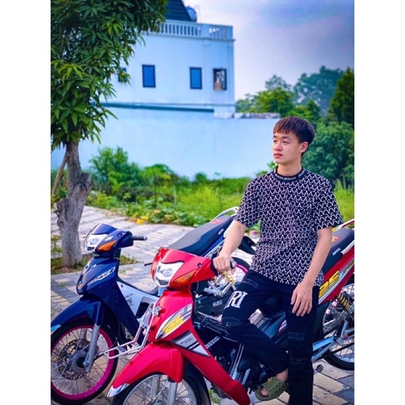. tem dán xe vàng gương ánh kim theo tên . tem theo yêu cầu ,vàng gold,crom