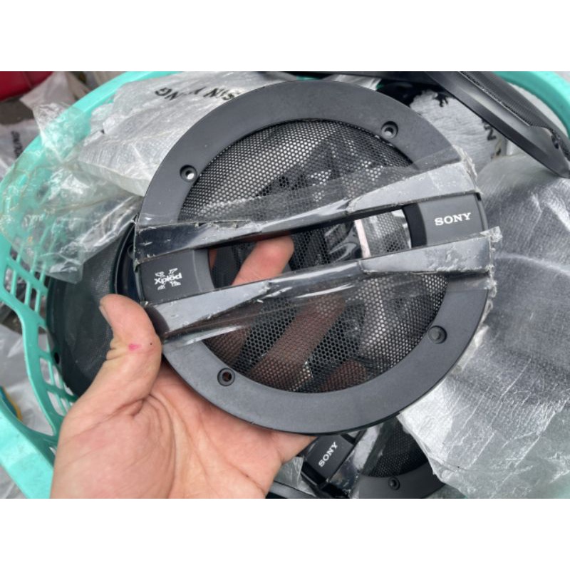 Cặp lưới loa loa xe hơi 13cm 16cm . giá 2 cái