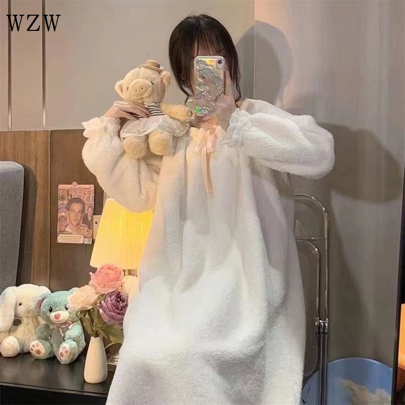 Đầm Ngủ Lông Cừu San Hô Màu Trắng Trơn Dễ Thương Cỡ Lớn Thời Trang Mùa Đông Cho Bạn Gái
