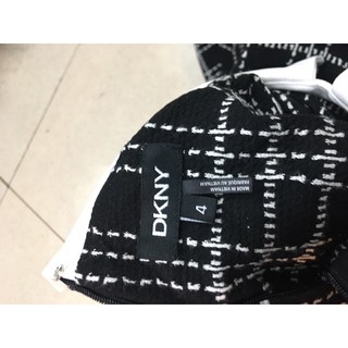Đầm DKNY họa tiết size  4,8
