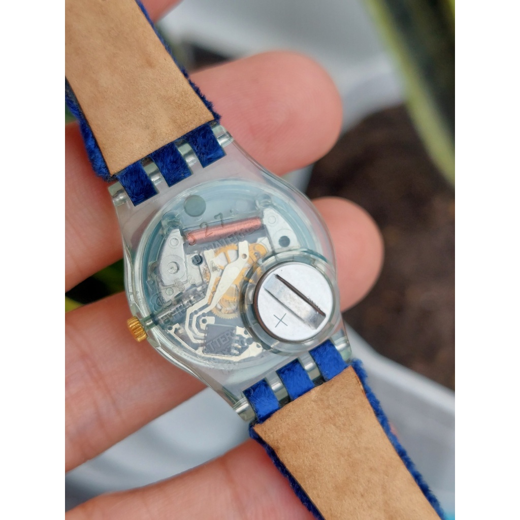 Đồng hồ Thuỵ Sĩ nữ Swatch mặt đỏ chạy pin hàng Si