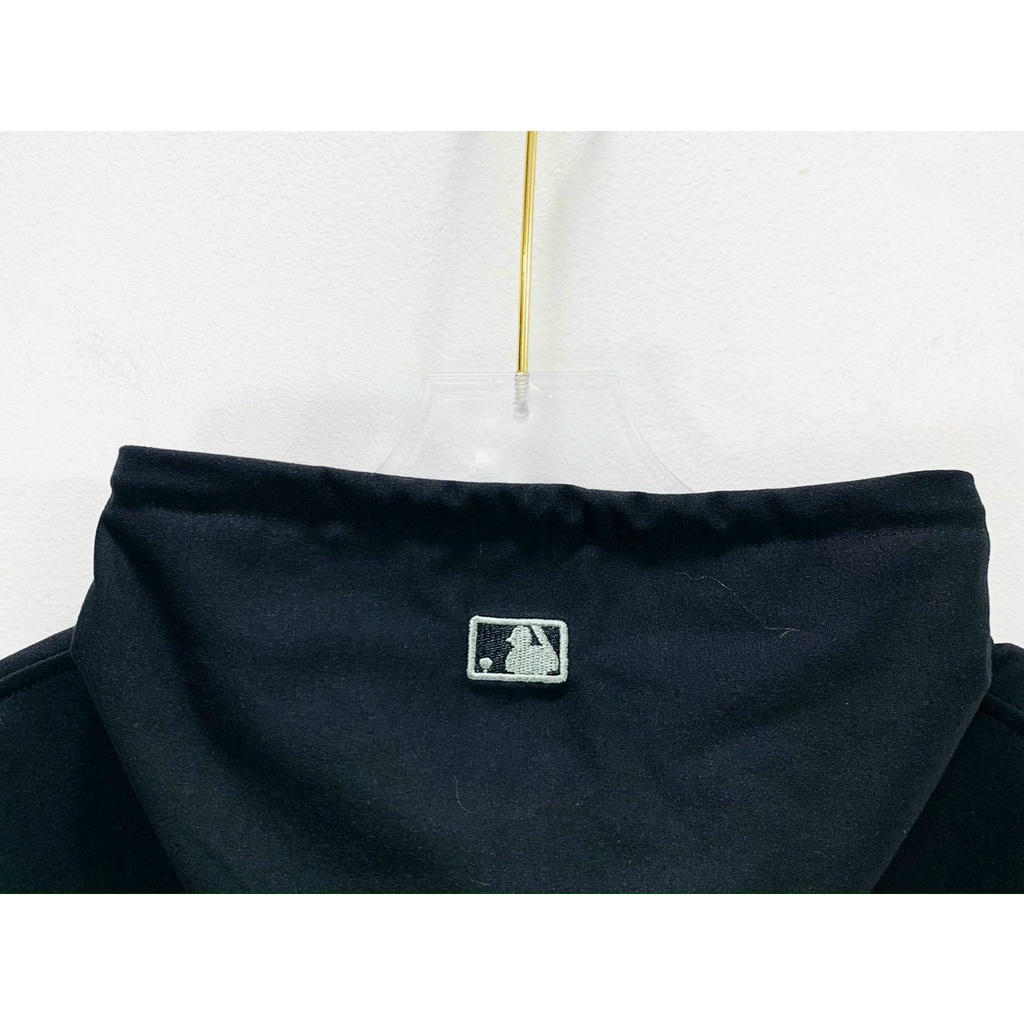 Áo Khoác Chất Nỉ Da Cá In Logo Monogram Màu Đen/Trắng Có Mũ Và Khóa Zip Hot Trend Dn.Storevnxk