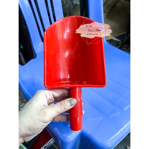 Xẻng Nhựa Xúc Đá