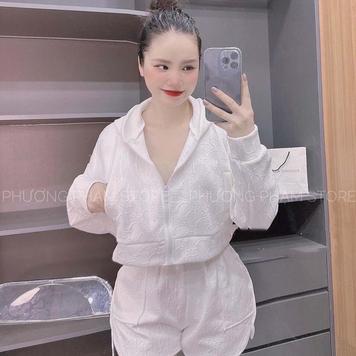 Sét bộ nữ gồm quần short ống rộng và áo khoác dây kéo tay dài có mũ vải dày dặn kiểu dáng trẻ trung thời trang nữ VESTA