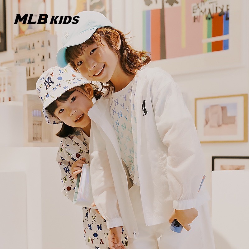 Áo gió phong cách Hàn một lớp mỏng nhẹ tránh gió, chống nước.