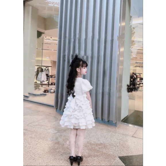 Váy công chúa bèo tầng gấm xốp vân hoa nổi bé gái