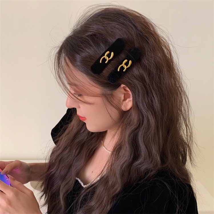 Kẹp Tóc Nhung Đính Chữ Kim Loại Thời Trang Thu Đông Cho Nữ