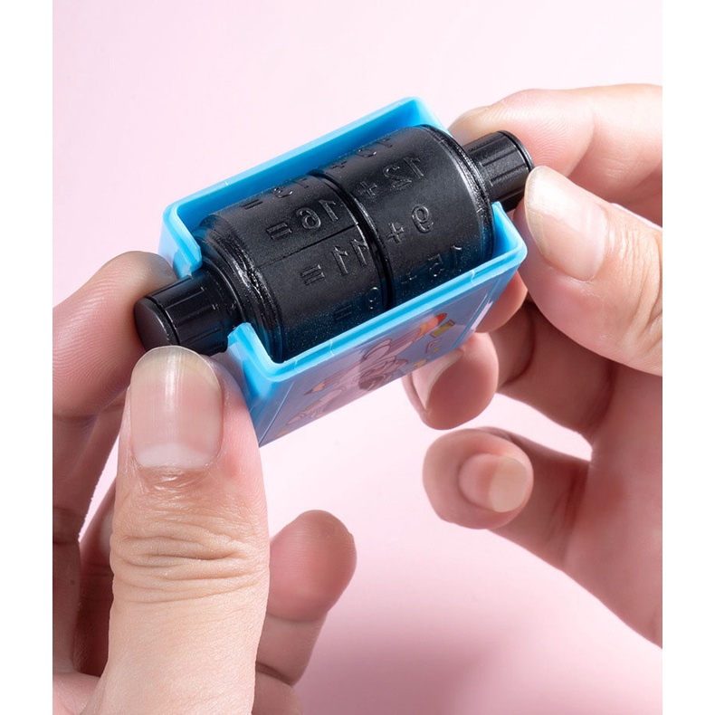 Máy in con dấu lăn tạo phép tính Cộng Trừ Nhân chia đơn giản ngẫu cho bé học sinh học Toán phạm vi 100