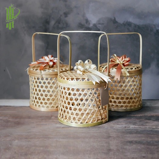 Giỏ quà Tết biếu tặng cho gia đình thầy cô người già ông bà cha mẹ bạn bè sếp. Hộp đựng quà bằng mây tre đan lỗ thưa