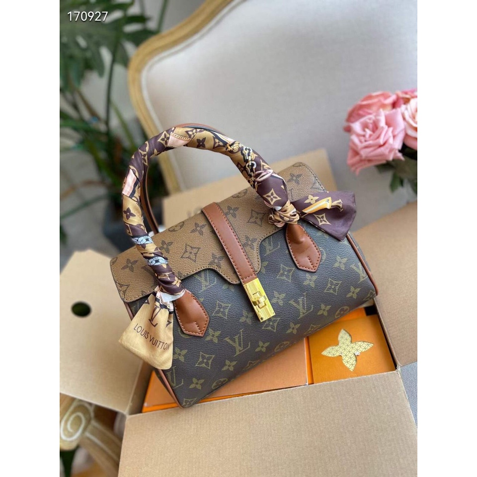 Túi Đeo chéo size 23 Cm Hàng cao cấp full box nguyên siu tặng kèm khăn