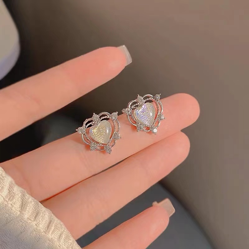 Bông Tai Mạ Bạc 925 Hình Trái Tim Đính Pha Lê Xinh Xắn Cho Nữ