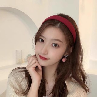 Cài tóc băng đô màu đỏ phối áo dài truyền thống cách tân tết đẹp