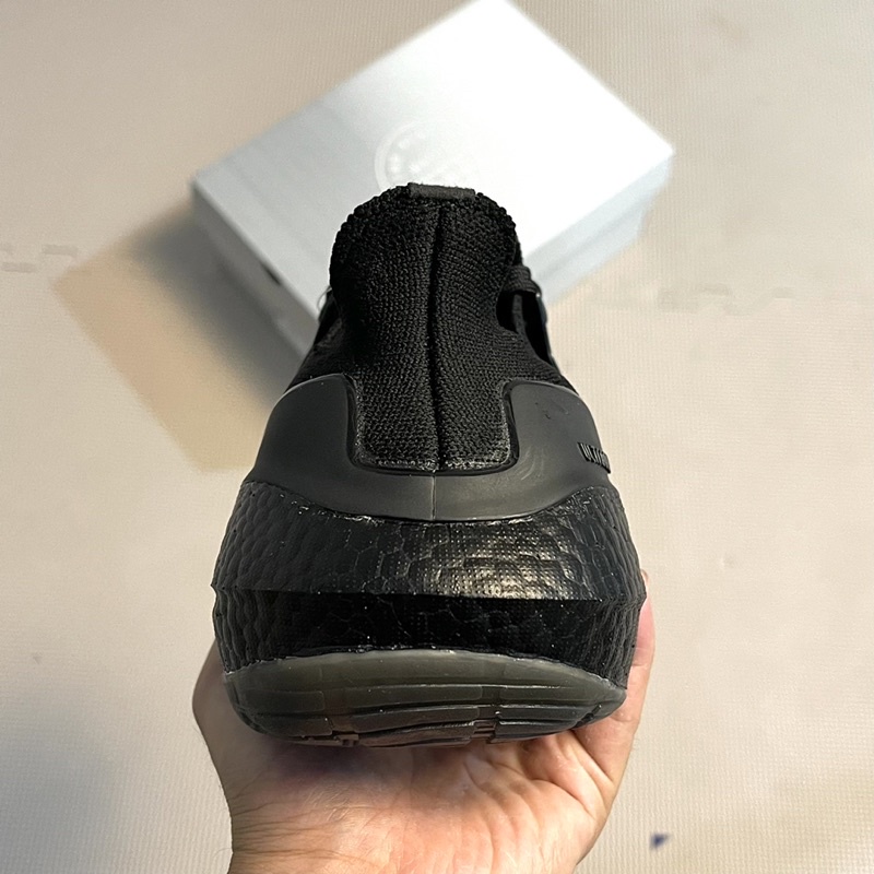 Giày thể thao Ultra Boost 8.0 Full đen bản boost nén