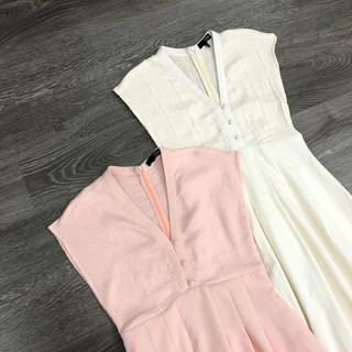 Đầm MX cổ V sát nách 3 nút