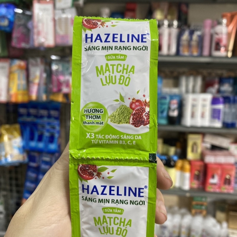 1 dây sữa tắm Hazeline dưỡng sáng da matcha lựu đỏ 4.5g x 12gói