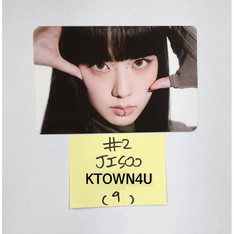 Photocard ảnh Jisoo trong album Bornpink
