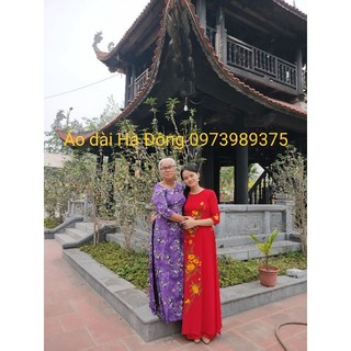 Áo dài đỏ thêu hoa cổ tròn