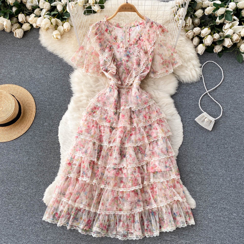 Đầm ren tay ngắn cổ V váy tầng chiết eo họa tiết hoa nhí có lớp lót trong