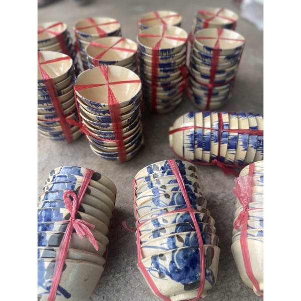 Chén Hoa Xanh Và Chén Phếch hàng thường có chân đinh