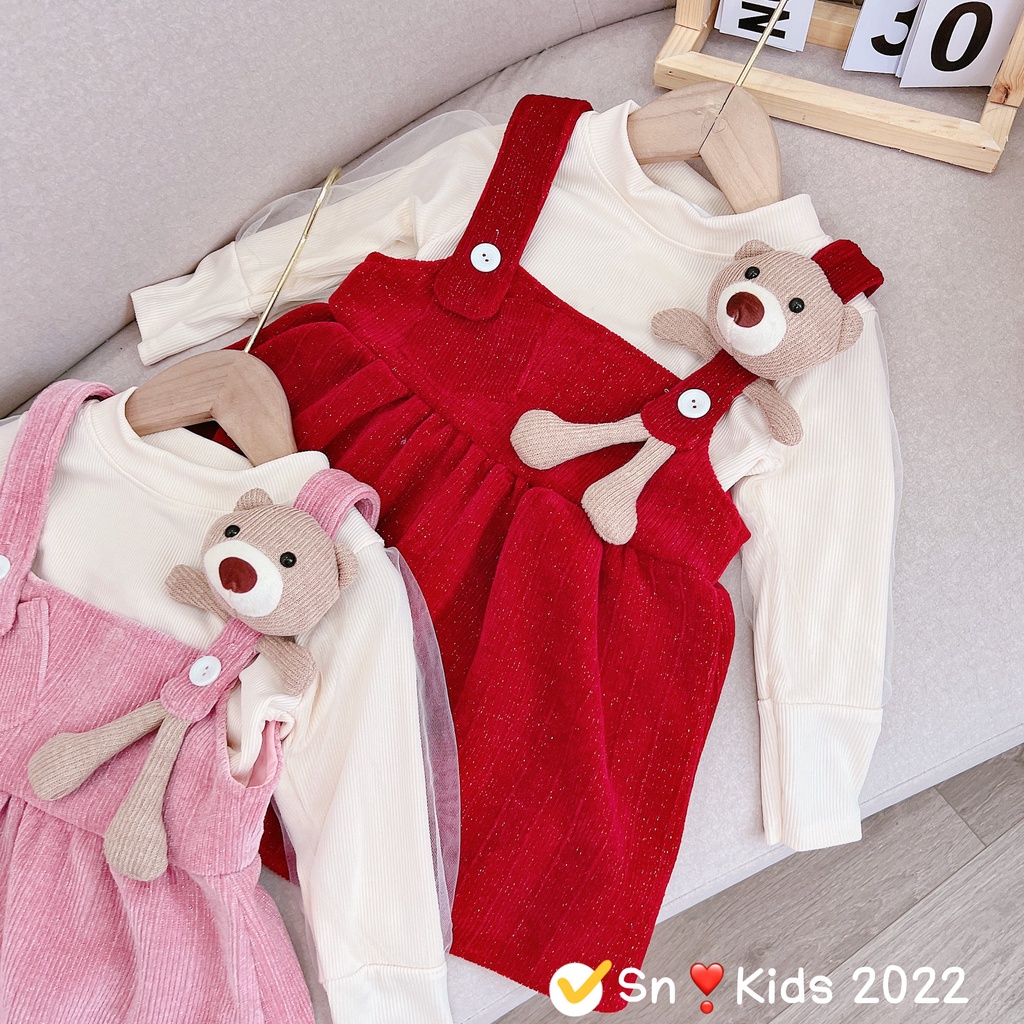 Váy Yếm 2 Dây Phối Gấu Kèm Áo Len Tay Bồng Cho Bé Gái WOWKIDS, Set Váy Yếm Nhung Cho Bé Từ 9-20kg