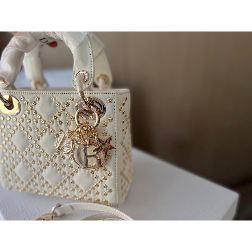 Túi xách nữ da thật Dior CD đính sao trẻ trung, có dây đeo chéo độc đáo
