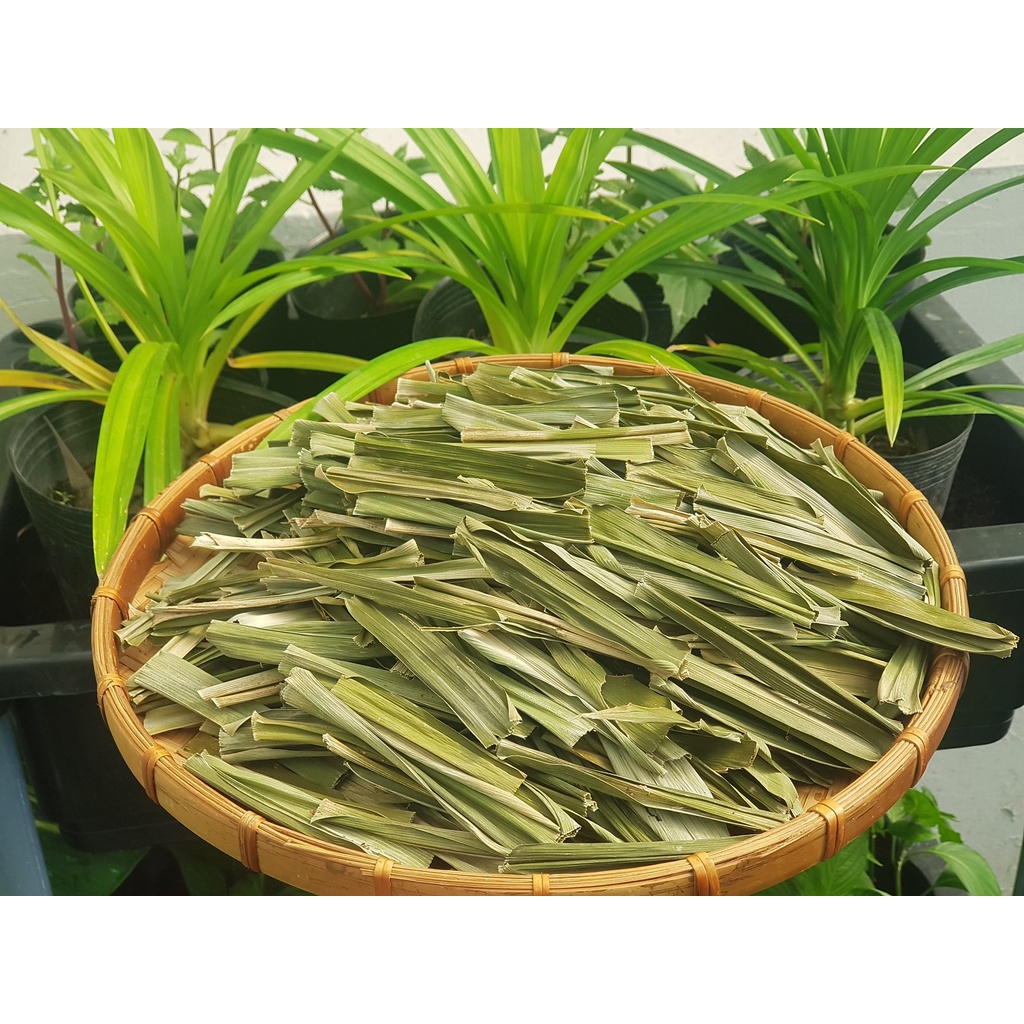 Lá dứa sấy phơi khô dùng cho nấu ăn, pha chế, làm bánh tạo hương....Bao 50gr - 100gr