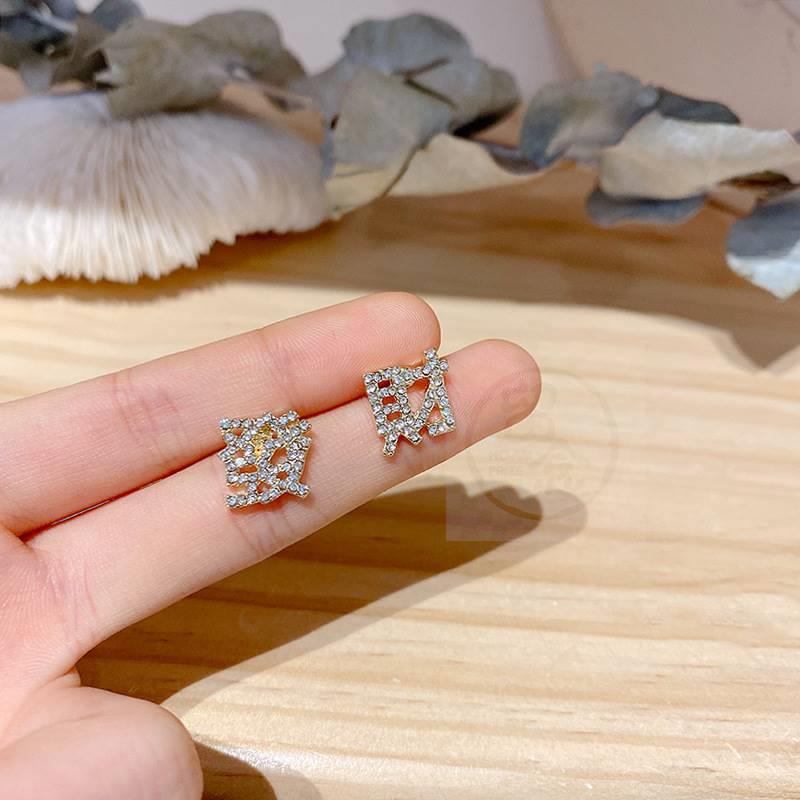 Đôi Bông Tai Đính Đá Kiểu Dáng Thanh Lịch