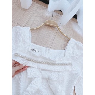 Váy xốp gấm trắng cổ vuông