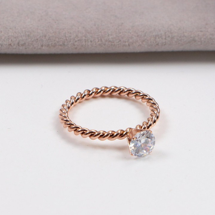 Nhẫn Xoắn Đính Đá Nhân Tạo Chất Liệu Titan Ko Rỉ TT 2036