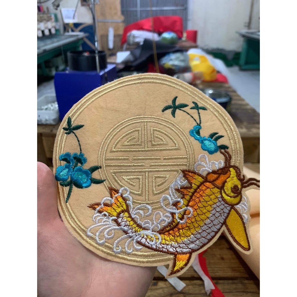 Sticker thêu là ủi tròn cá