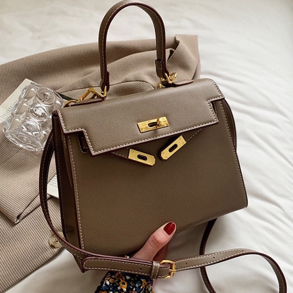 +Túi xách HM đeo chéo da sần, da rắn size 20 tặng kèm khăn quấn túi giá rẻ