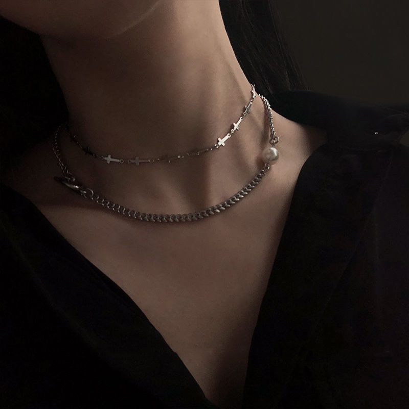 Vòng cổ Choker Mặt Thánh Giá Màu Đen Và Bạc Thời Trang