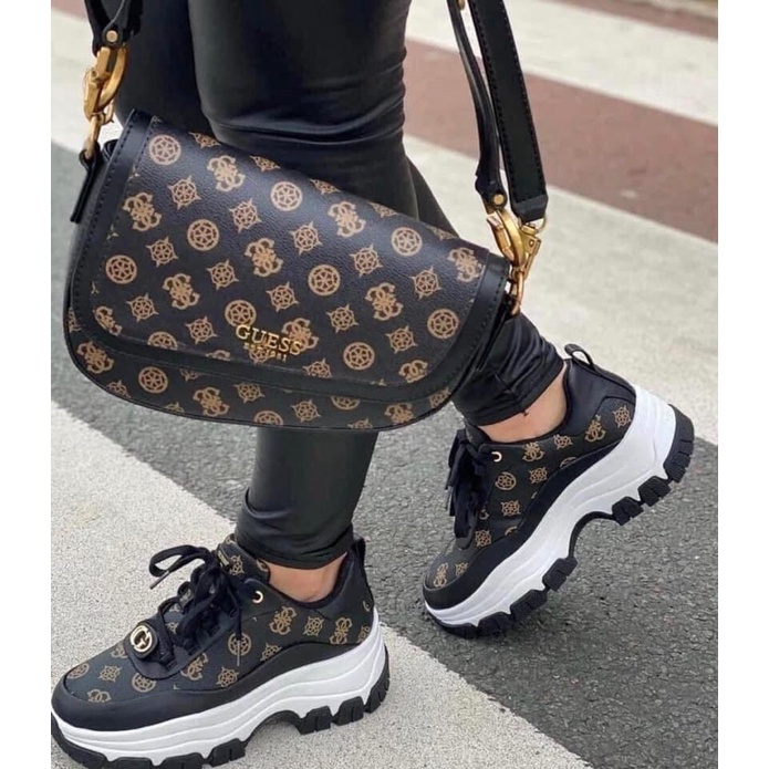 Túi guess dáng yên ngựa