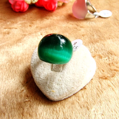 Nhẫn Thép Titan Không Phai Màu Đính Đá Opal Màu Xanh Lá Sang Trọng Cho Nữ