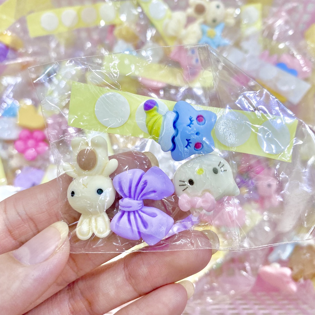 Set 4 charm 3d dán bình nước tặng sẵn keo, ốp điện thoại dễ thương, sticker 3d xinh xắn