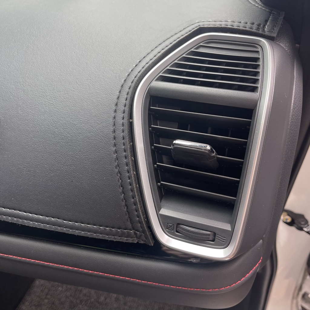 Thảm Taplo HYUNDAI STARGAZER i10 TUCSON SANTAFE ELANTRA Che Nắng Chống Nóng Da Vân Gỗ, Da Cacbon, Da Siêu Sợi