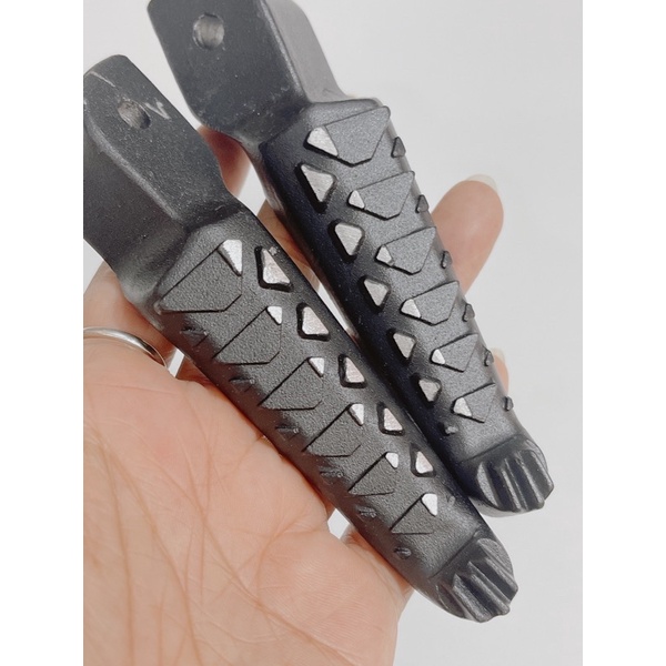 Gác chân sau nhôm mẫu cá xấu sáng bóng, bền bỉ lắp xe Honda Yamaha