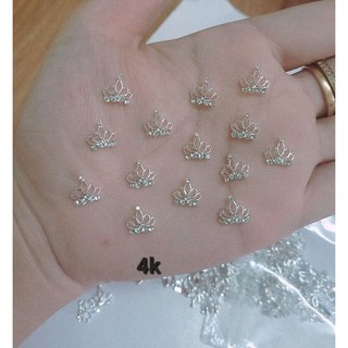 charm vương miện nail